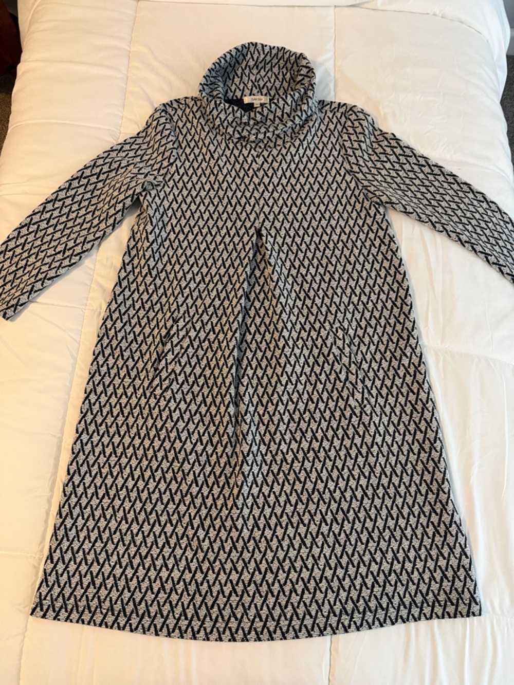 Tyler Boe Black and White Patterned Tunic Top